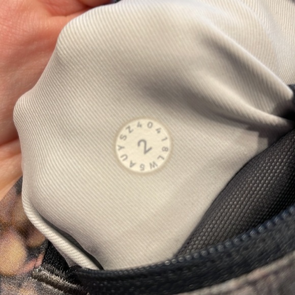 Lululemon Floral Workout Leggings Pants - Picture 5 of 6